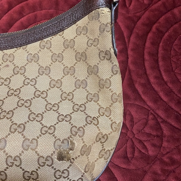 Gucci REHAB VINTAGE Beige and Brown Shoulder Bag with Green and Red Strap. - Picture 5 of 11